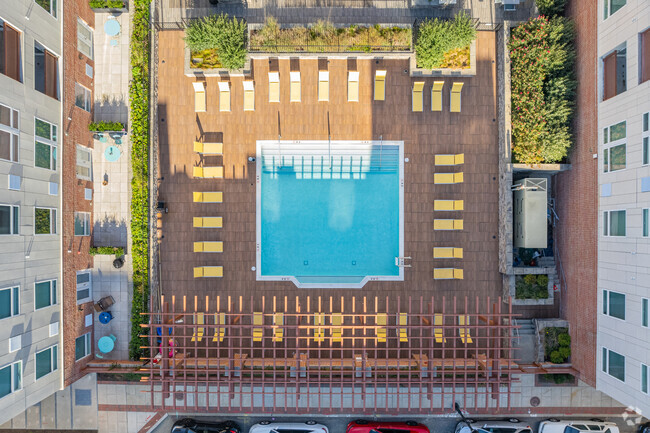 Piscina - The Residences at Mid-town Park