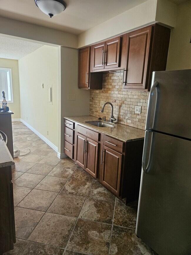 Granite counters - 144 Roycroft Ave