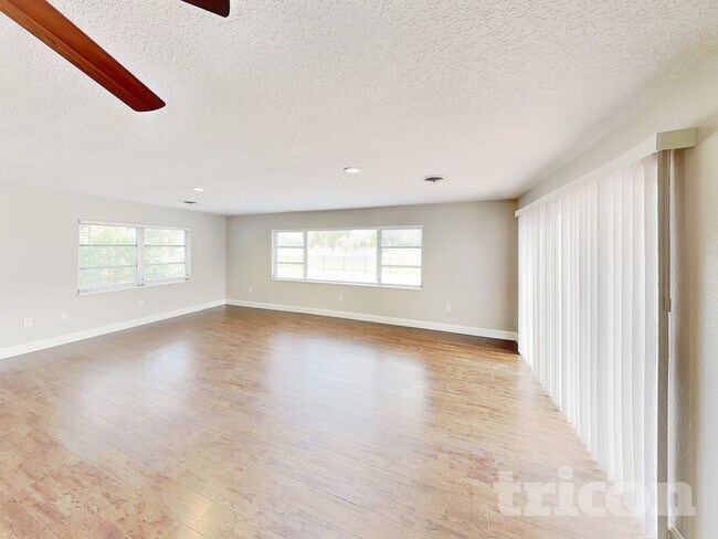 Foto del edificio - 1006 Barton Blvd