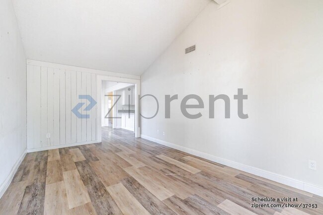 Foto del edificio - 8001 Zenith Dr