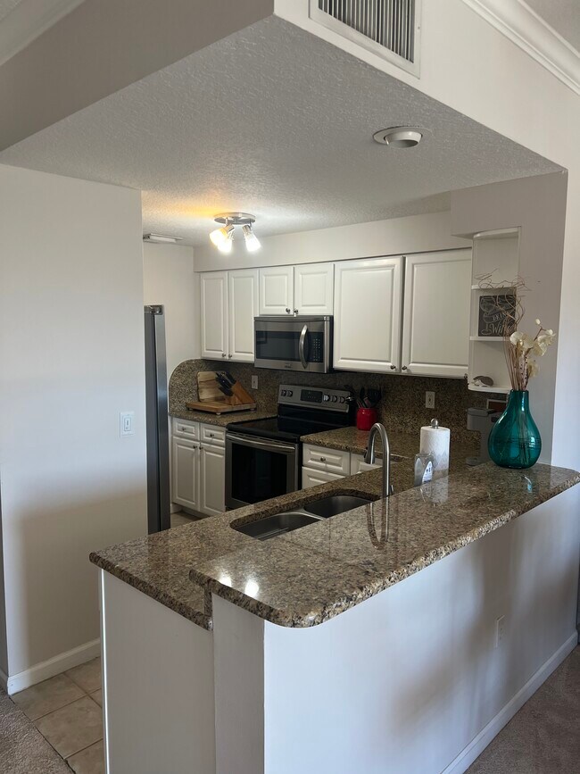 Foto del edificio - 2036 Alta Meadows Ln