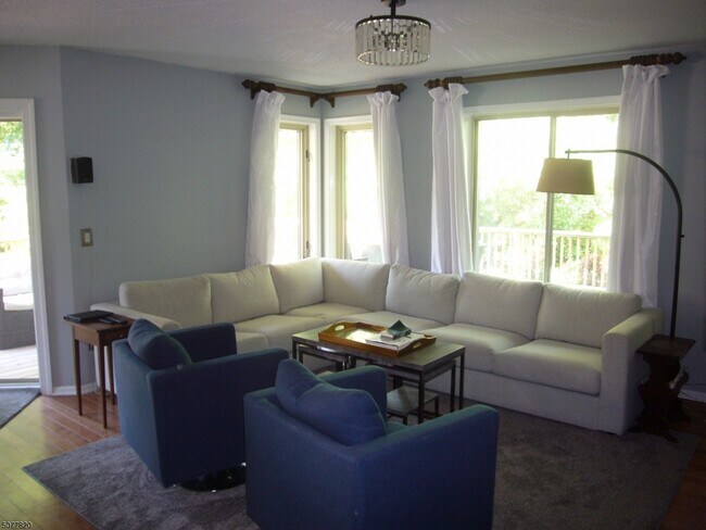 Foto del edificio - 6 Tannery Hill Dr