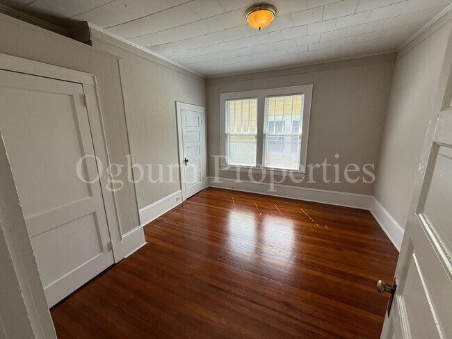 Building Photo - 113 E Sprague St