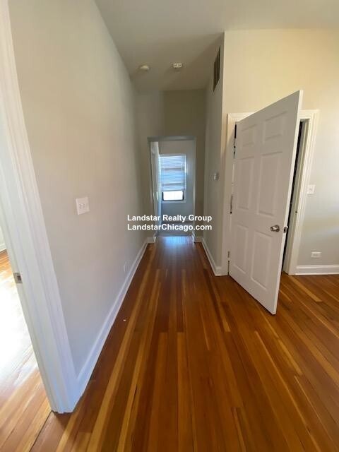 Foto del edificio - 3155 N Leavitt St