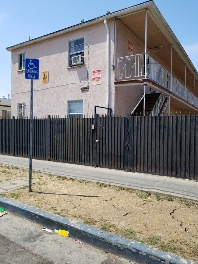 Foto del edificio - 10019 S Hoover St