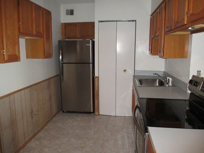 Foto del edificio - One Bedroom at Place One Condo in Alexandria