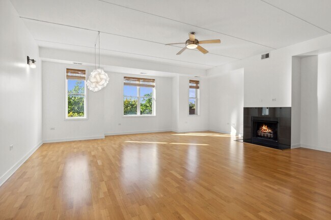 Foto del edificio - 2618 W Diversey Ave