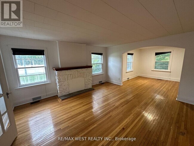 Photo du bâtiment - 8186 Islington Ave
