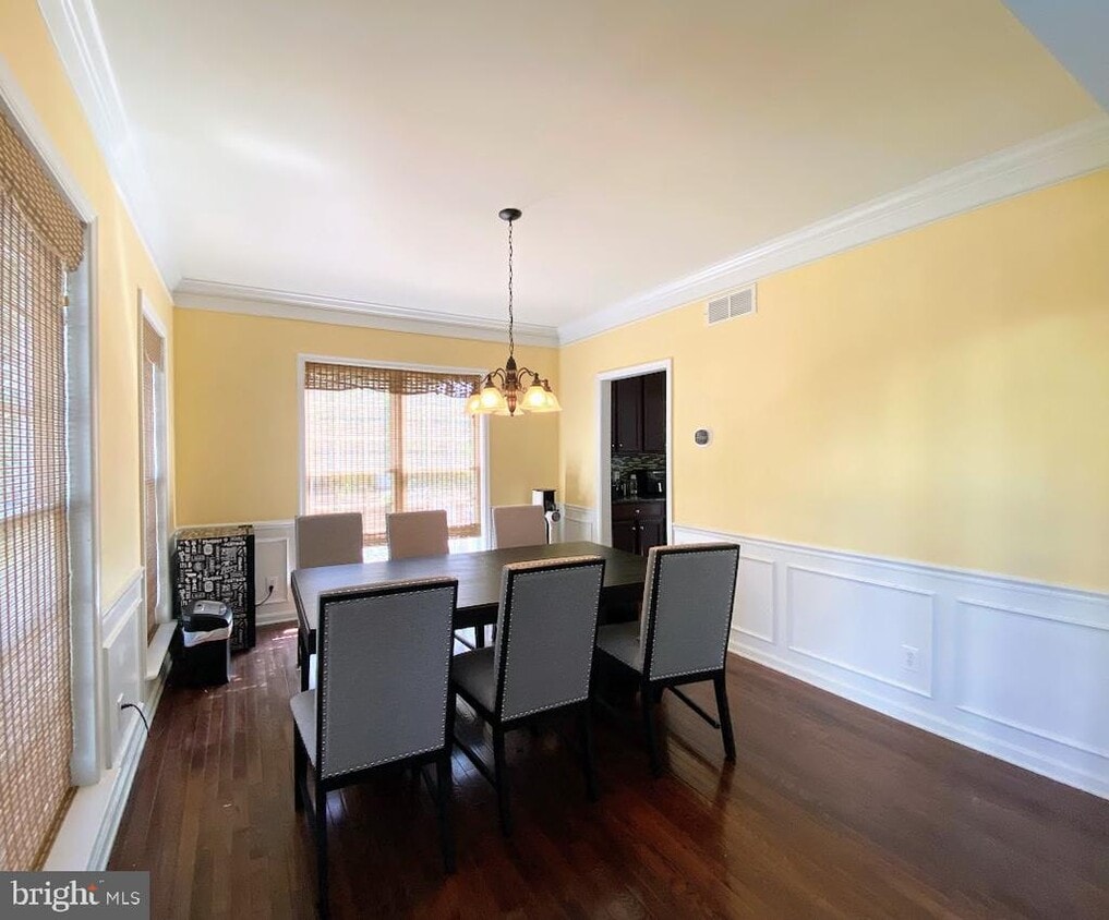 Primary Photo - 1403 Hampshire Ln