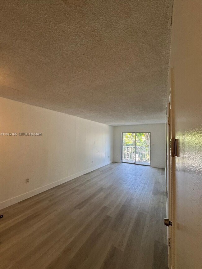 Foto del edificio - 645 NE 121st St