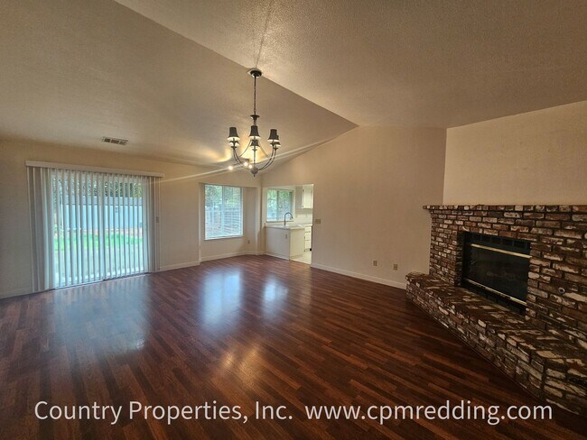 Foto del edificio - Spacious Home in Saratoga Estates with Lan...