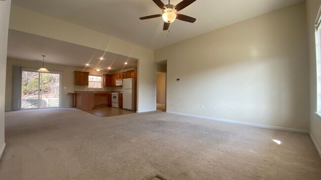 Foto del edificio - 3 Bed / 2 Bath Home in Timber Run – Dog Fr...