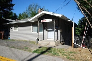 Building Photo - 725 NE Maple St