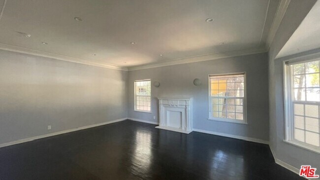Foto del edificio - 3207 Griffith Park Blvd