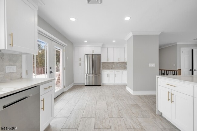 Building Photo - 475 Cedar Ln