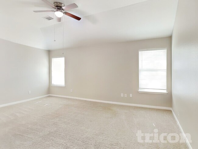 Building Photo - 352 Meadow Park
