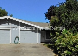 Building Photo - 5840 Shelldrake Ct