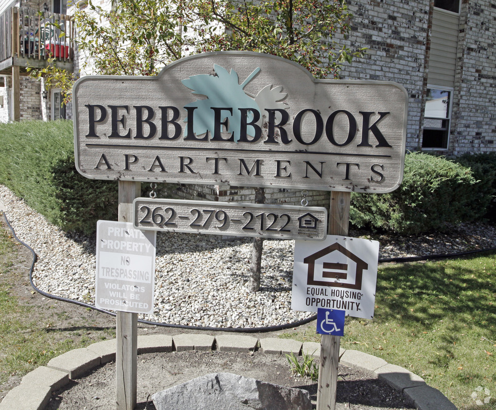 Letrero de apartamento - Pebblebrook Apartments