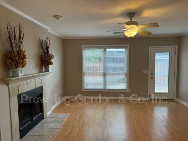 Foto del edificio - 8579 Sawyer Brown Rd