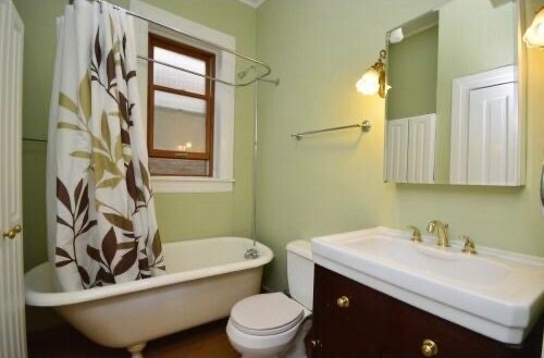 Bathroom with deep soaker tub - 2134 N Racine Ave