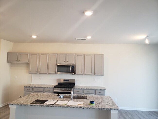 Foto del edificio - Room in Single Family Home on Maylen Trace