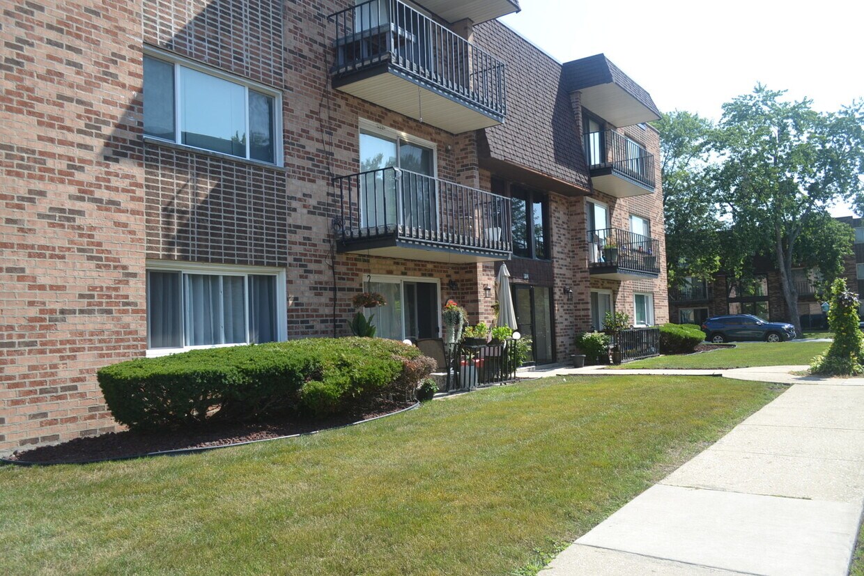 17504 Sandalwood Dr Unit 2C, Tinley Park, IL 60477 Condo for Rent in