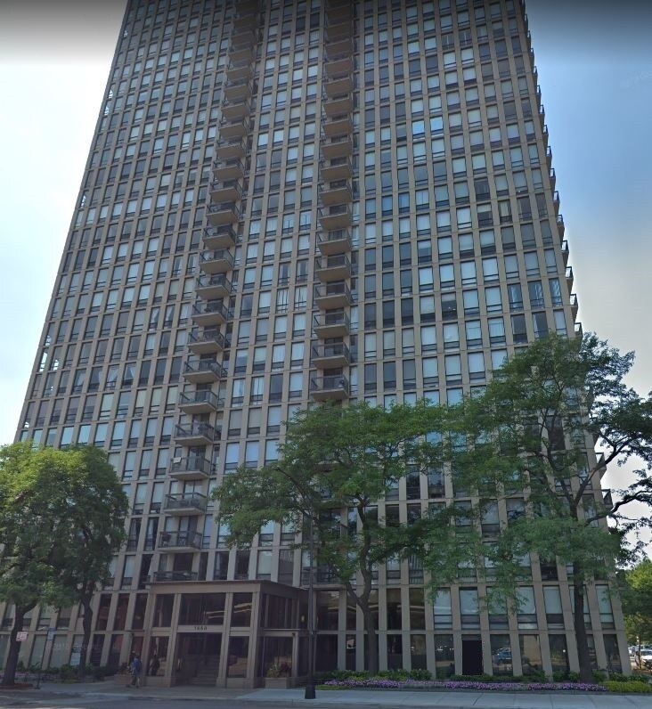Primary Photo - 1660 N LaSalle Dr