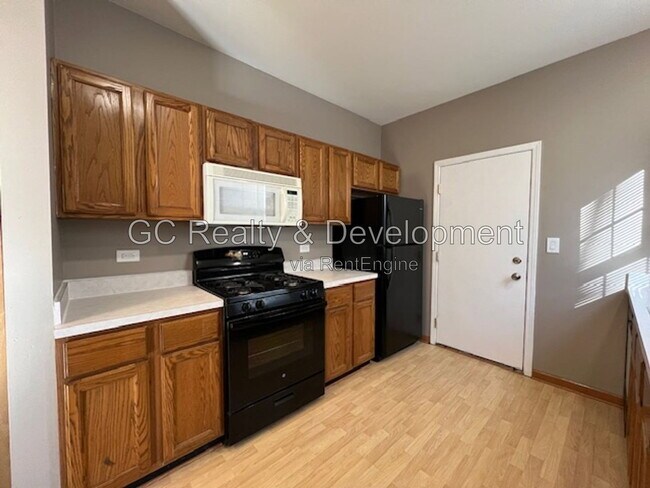 Foto del edificio - 159 Shorewood Dr