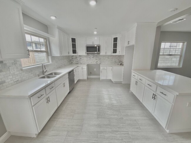 Foto del edificio - 6513 Milton Ave