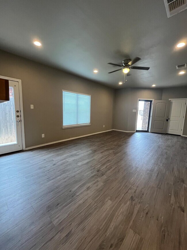 Building Photo - 1115 Preston Trails