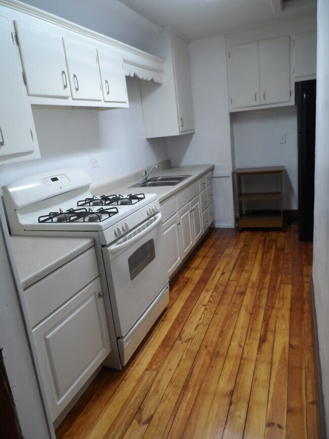 Building Photo - 427 Edgewood Ave