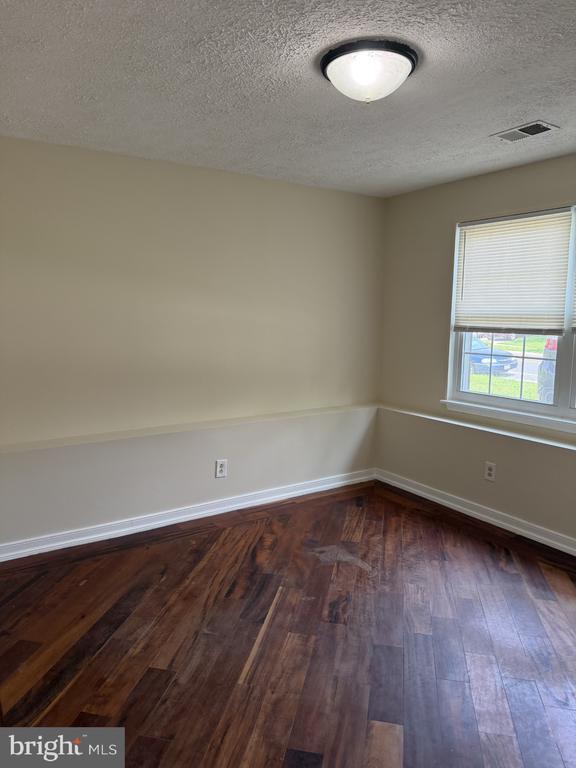 Building Photo - 706 Woodbridge Center Way