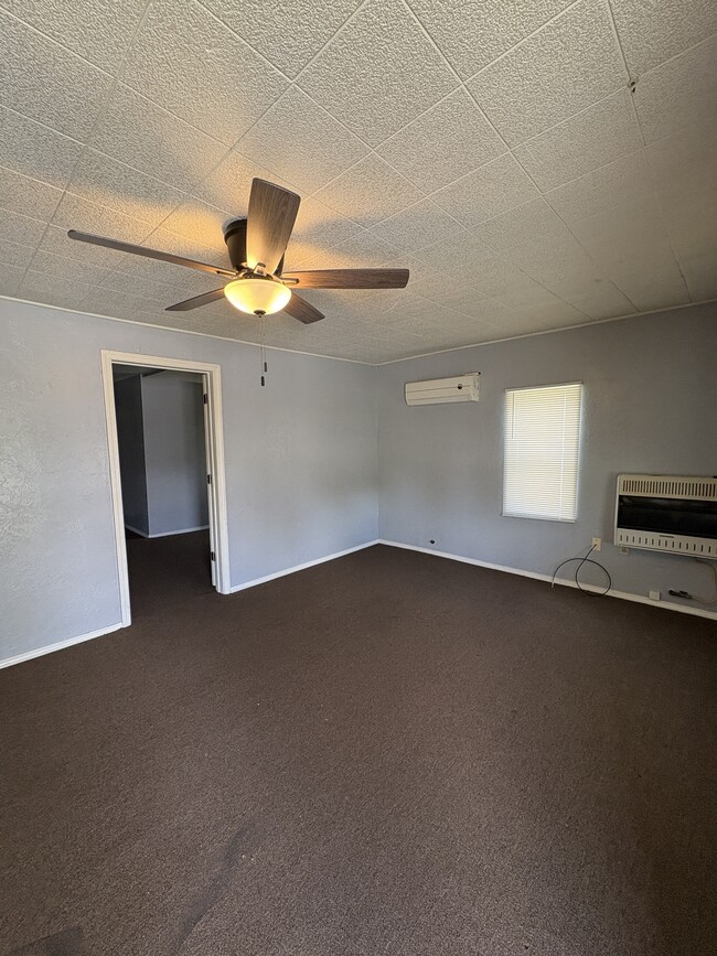 Building Photo - 321 S Oak Ave
