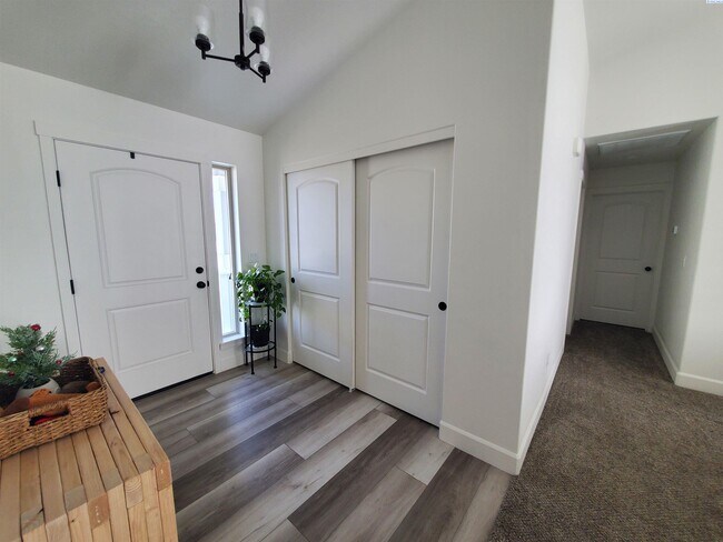 Foto del edificio - Newly Construced Rambler in Riverhawk Poin...