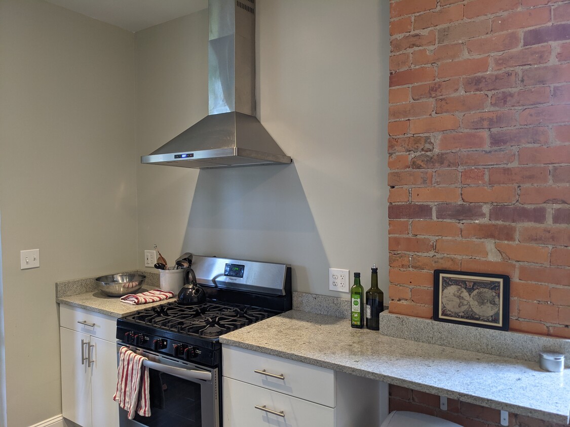 Brand new appliances, granite countertops, exposed brick - 3895 Reading Rd