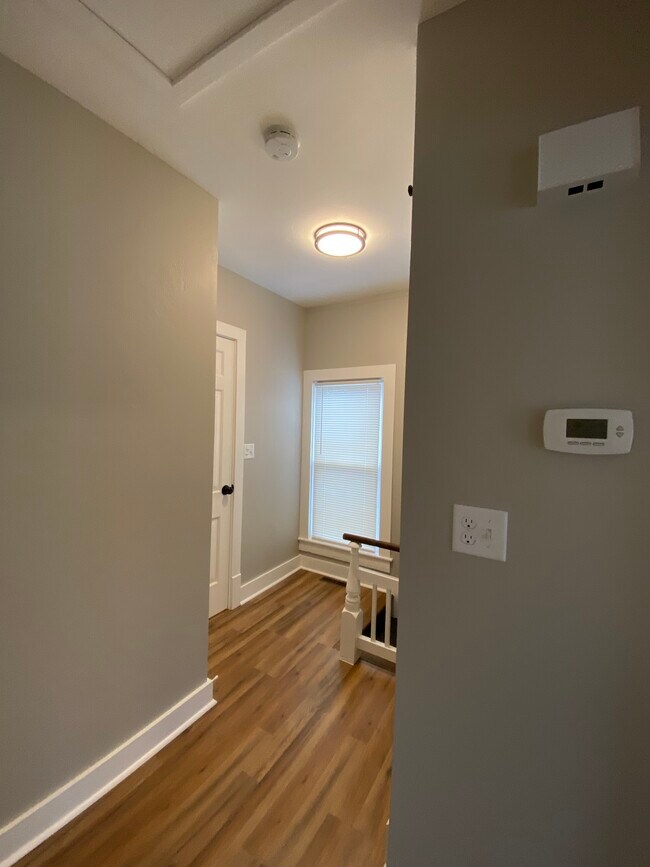 Pasillo - 122 S McHenry Ave
