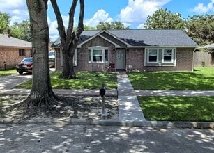Building Photo - 12418 Plumbrook Dr