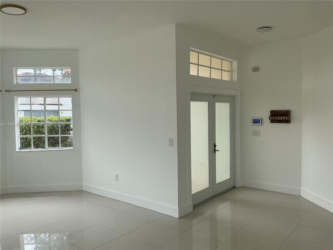 Building Photo - 1552 SW 154th Ct