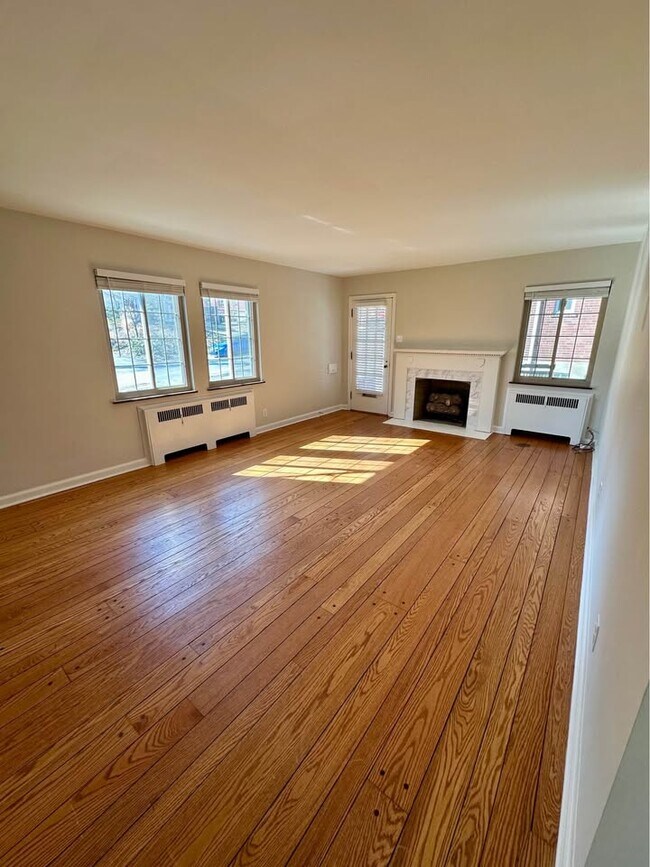 Building Photo - 6256 Rogers Park Pl