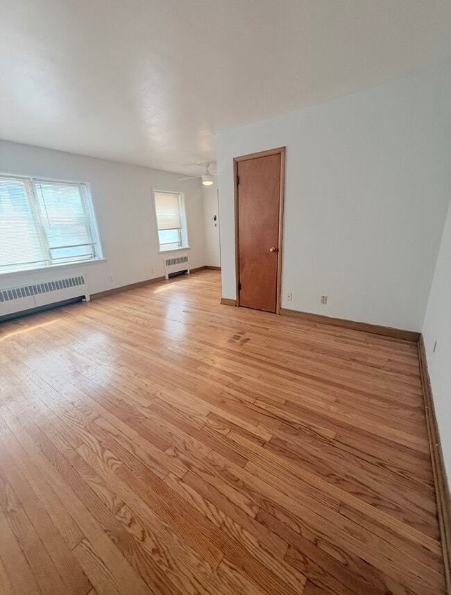 Building Photo - 4002 N Farwell Ave