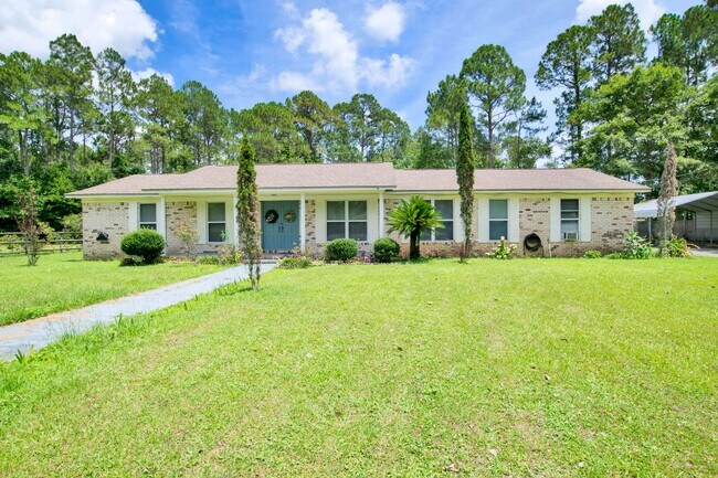 Building Photo - 3 Bedroom/2.5 Bathroom Home on Large 1.5-a...