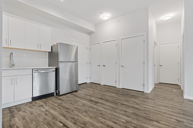 Photo du bâtiment - 46060-46060 Mellard Ave