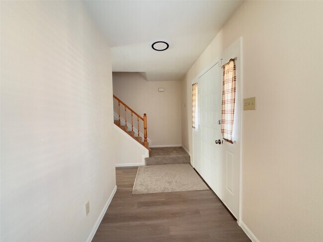 Foto del edificio - 1559 Hillside Elm St