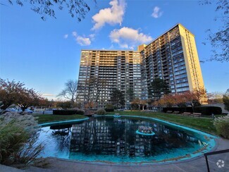 Building Photo - 2 Bay Club Dr