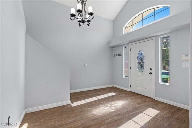 Foto del edificio - 9300 Valencia Canyon Dr