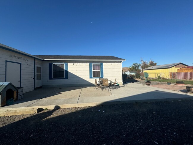 Building Photo - 3 Bedroom 2 Bath Home for Rent in Ephrata