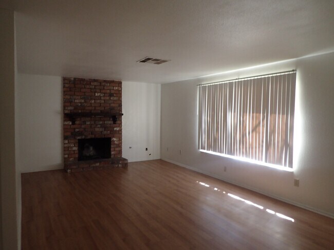 Foto del edificio - 4 Bedroom