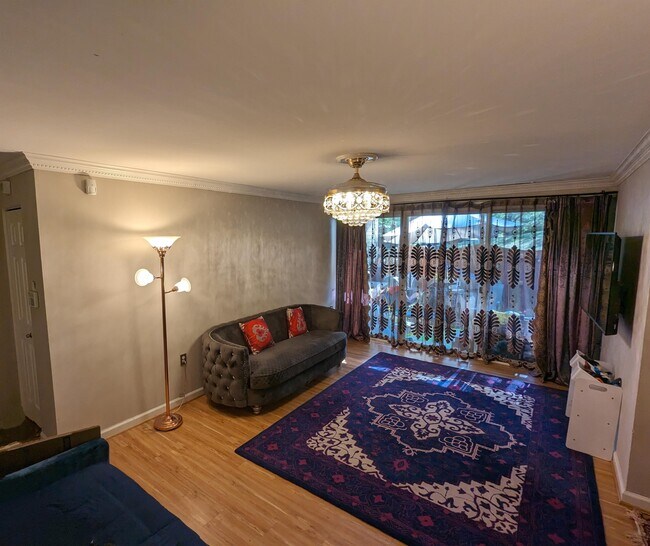 Foto del edificio - 5614 Bloomfield Dr