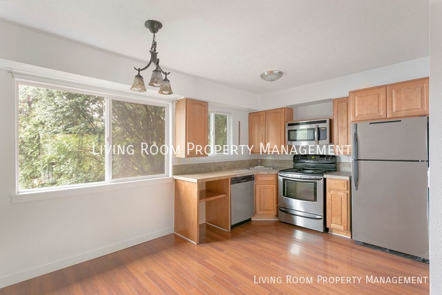 Primary Photo - Top Floor Apartment With A Private Deck