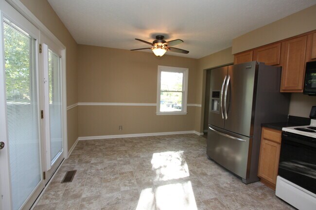 Kitchen nook area - 6824 Hillside Drive